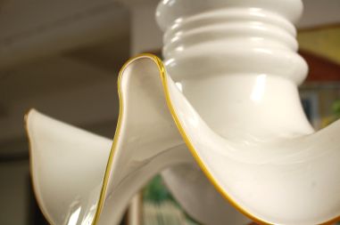 (n-7836) Valge klaaskupliga laelamp