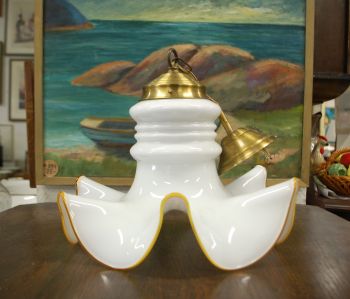 (n-7836) Valge klaaskupliga laelamp 2