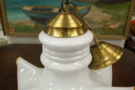 (n-7836) Valge klaaskupliga laelamp