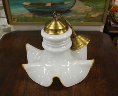 (n-7836) Valge klaaskupliga laelamp