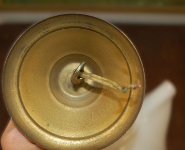 (n-7836) Valge klaaskupliga laelamp