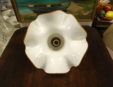 (n-7836) Valge klaaskupliga laelamp