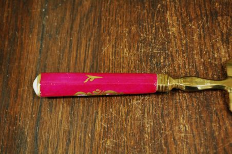 (n-7841) Portselanist käepidemega lilleline tordilabidas