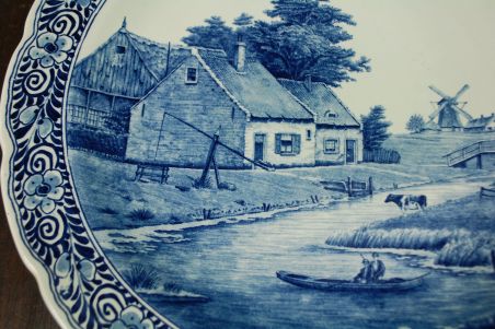 (n-7843) Maastricht Ceramique, C:M Delft Blauw, J.Sonneville suur seinataldrik