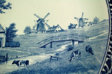 (n-7843) Maastricht Ceramique, C:M Delft Blauw, J.Sonneville suur seinataldrik