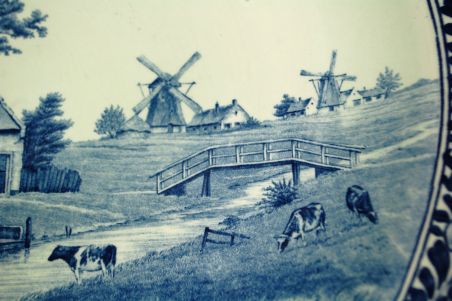 (n-7843) Maastricht Ceramique, C:M Delft Blauw, J.Sonneville suur seinataldrik