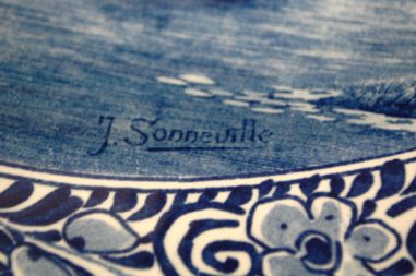(n-7843) Maastricht Ceramique, C:M Delft Blauw, J.Sonneville suur seinataldrik