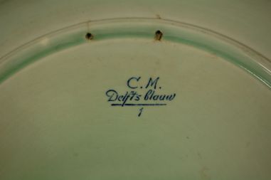 (n-7843) Maastricht Ceramique, C:M Delft Blauw, J.Sonneville suur seinataldrik
