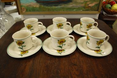 (n-7844/2) Päevalilledega kohvitassid-taldrikud, 6tk