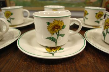 (n-7844/2) Päevalilledega kohvitassid-taldrikud, 6tk 2