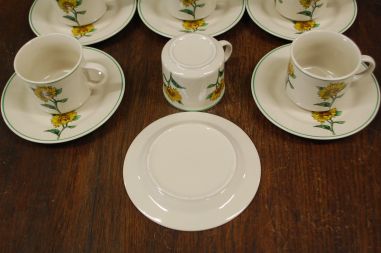 (n-7844/2) Päevalilledega kohvitassid-taldrikud, 6tk