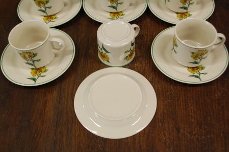 (n-7844/2) Päevalilledega kohvitassid-taldrikud, 6tk