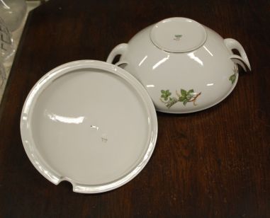 (n-7845) Bavaria Edelstein, viinamarjaokstega suur tirin