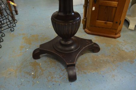 (L-824) Vana ovaalne laud - söögilaud