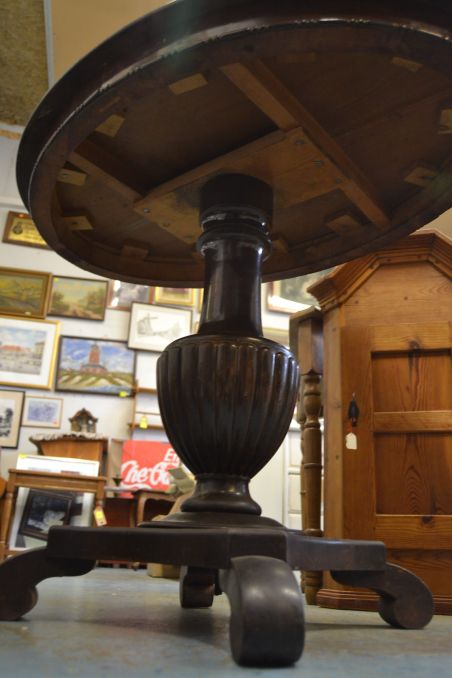 (L-824) Vana ovaalne laud - söögilaud