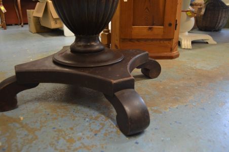 (L-824) Vana ovaalne laud - söögilaud