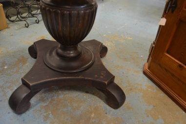 (L-824) Vana ovaalne laud - söögilaud