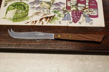 (n-7863) Lõikelaud noaga/ juustualus