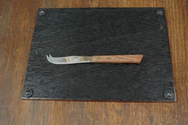 (n-7863) Lõikelaud noaga/ juustualus
