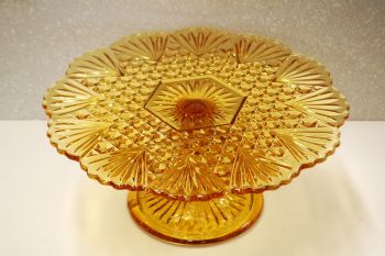 (n-7868) Kollane klaasist tordvaagen kõrgel jalal