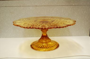 (n-7868) Kollane klaasist tordvaagen kõrgel jalal