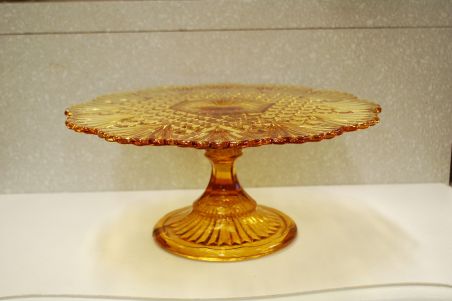 (n-7868) Kollane klaasist tordvaagen kõrgel jalal