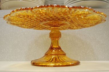 (n-7868) Kollane klaasist tordvaagen kõrgel jalal