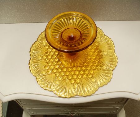 (n-7868) Kollane klaasist tordvaagen kõrgel jalal