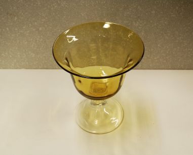 (n-7869) Kollane klaasist jalal kauss