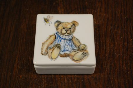 (n-7876) Ehtetoos "Karu ja mesilased"