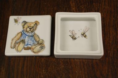 (n-7876) Ehtetoos "Karu ja mesilased"