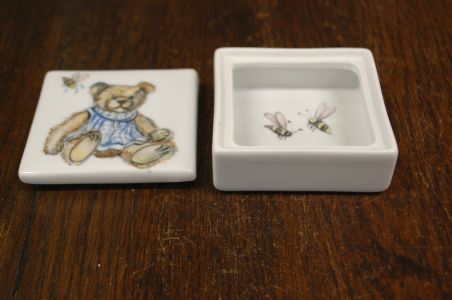 (n-7876) Ehtetoos "Karu ja mesilased"