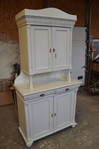 (L-825) Vana valge puhvetkapp