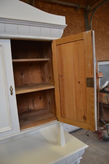 (L-825) Vana valge puhvetkapp