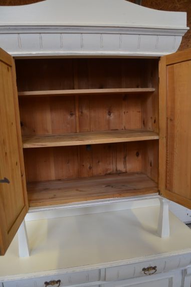 (L-825) Vana valge puhvetkapp