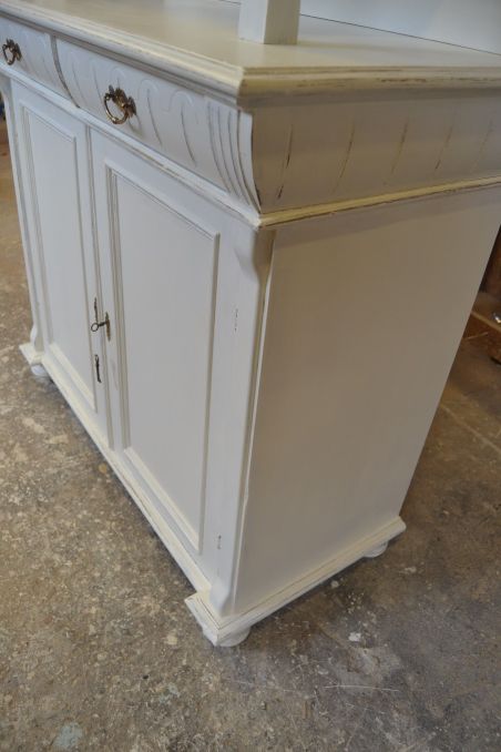 (L-825) Vana valge puhvetkapp