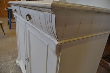 (L-825) Vana valge puhvetkapp