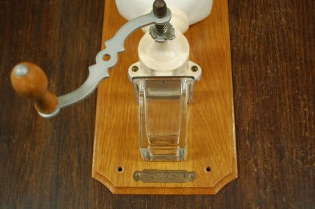 (n-7880) Porkert, seinapealne kohviveski