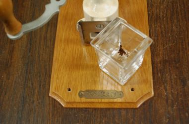 (n-7880) Porkert, seinapealne kohviveski