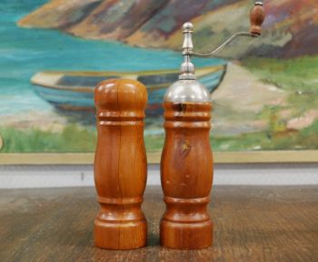 (n-7882) Puidust soola- ja pipraveski