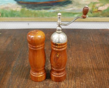 (n-7882) Puidust soola- ja pipraveski