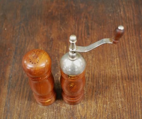 (n-7882) Puidust soola- ja pipraveski