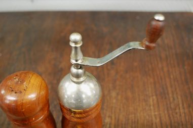 (n-7882) Puidust soola- ja pipraveski