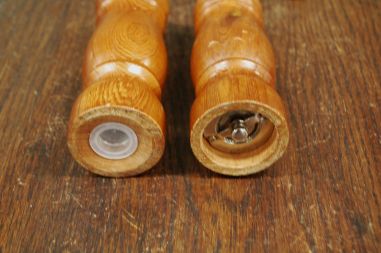 (n-7882) Puidust soola- ja pipraveski