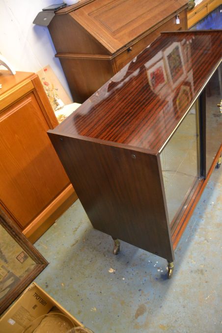 (L-826/1) Retro baarikapp