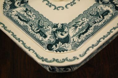 (n-7884) Maestricht, Societe Ceramique, Victoria, roheline tirin