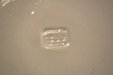 (n-7891) Lõvipeadega valge tirin