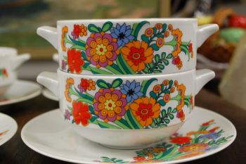 (n-7893) Bavaria Mitterteich, värvikirevad lillelised puljongikausid-taldrikud, 6tk 2