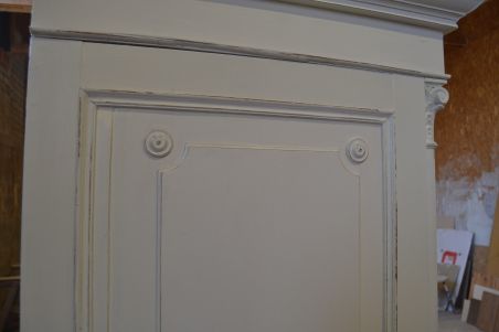 (L-829) Suur valge riiulitega kapp