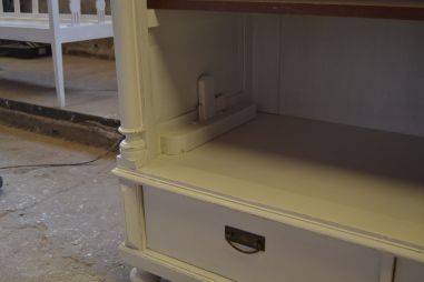 (L-829) Suur valge riiulitega kapp